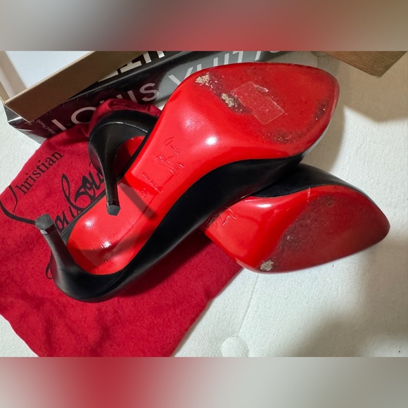 Christian Louboutin Elegant Black Heels - Picture 5 of 10